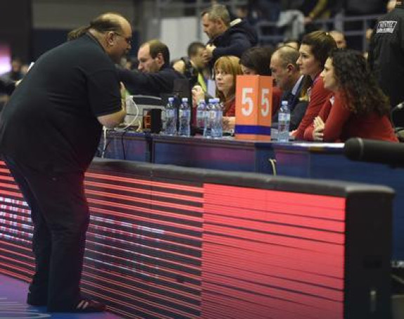 Priznao grešku: Džikić se izvinio djevojci za zapisničkim stolom i njenim roditeljima!