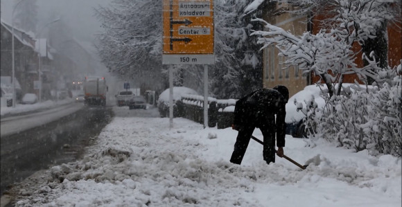 Snijeg otežava saobraćaj u BiH  