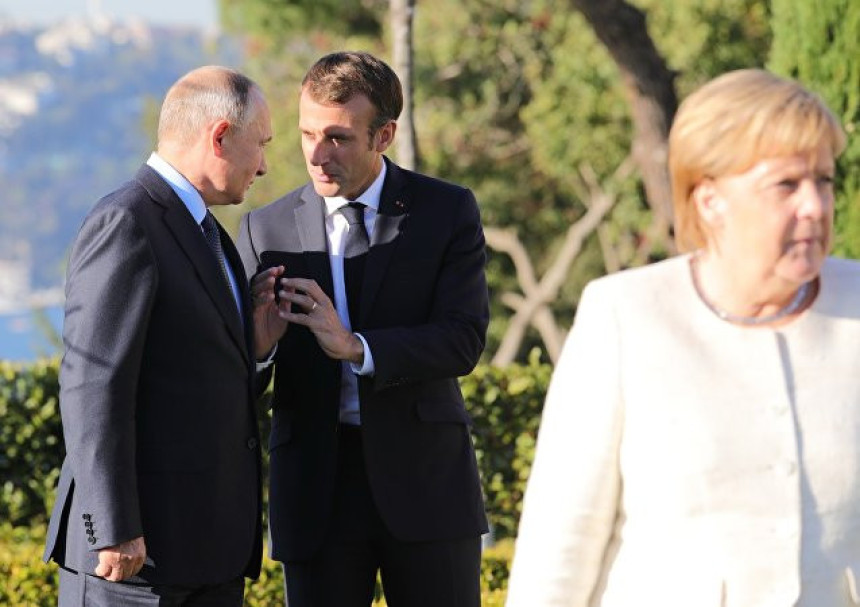 Merkel i Makron ostali bez riječi