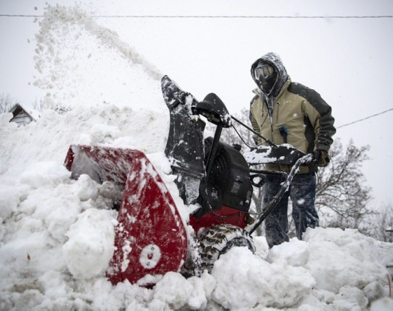 Otkazani letovi, zavejani putevi širom Amerike 
