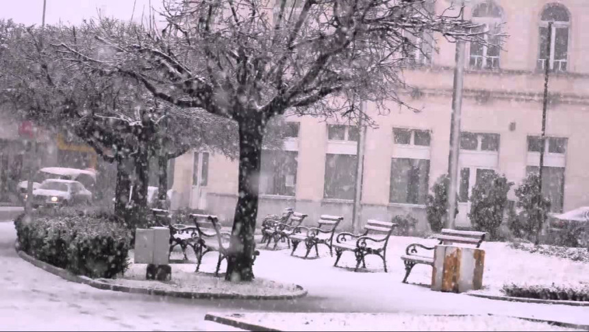 Bijeljina: Otežano čišćenje snijega