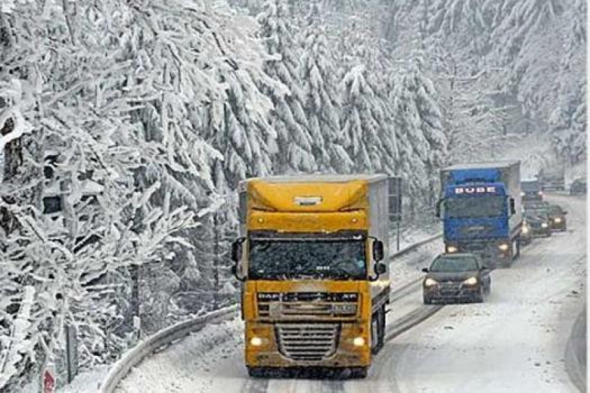 Za teretnjake zatvoren granični prelaz Izačić