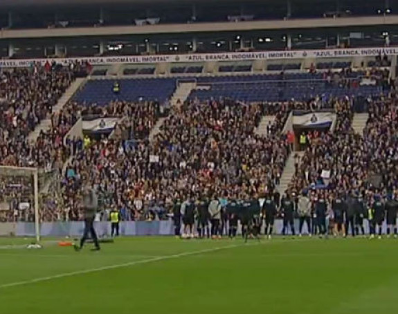 To je ljubav prema klubu - 28.000 navijača Porta na treningu!