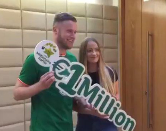 Para na paru - fudbaler postao milioner na lutriji!