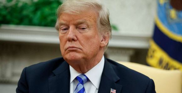 Трамп остао сам, ''плакао'' у кући...