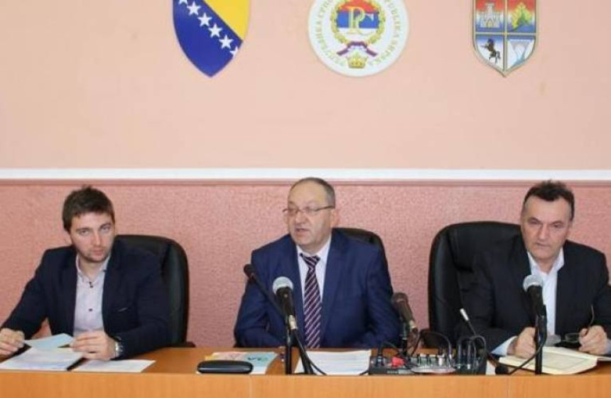 Stranački „lajkeri“ postaju „stručnjaci“