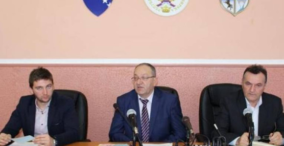 Stranački „lajkeri“ postaju „stručnjaci“