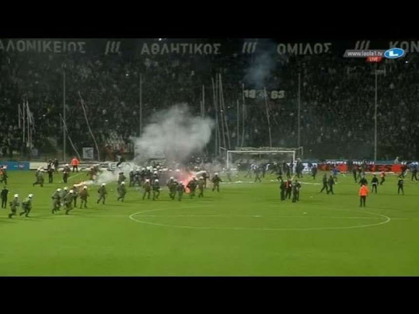 Video - Grci sami sebi presudili: NEMA VIŠE KUPA!