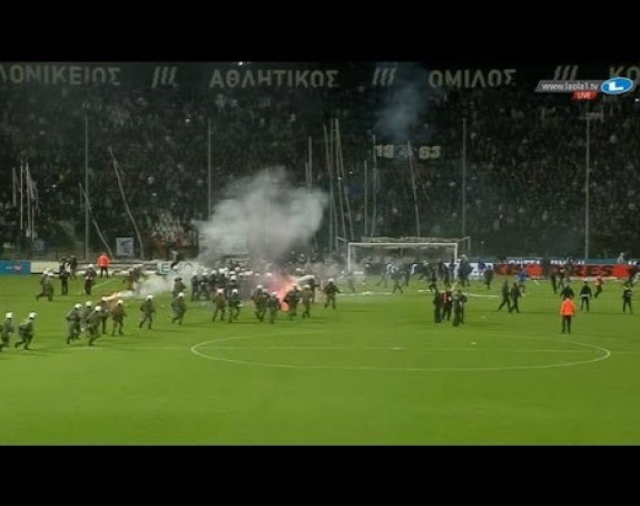 Video - Grci sami sebi presudili: NEMA VIŠE KUPA!
