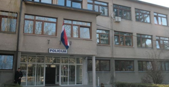 Ranjen policajac u Drvaru