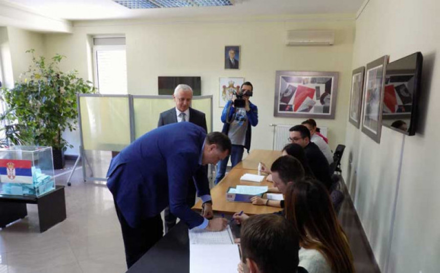 Za koga Dodik glasa u Beogradu