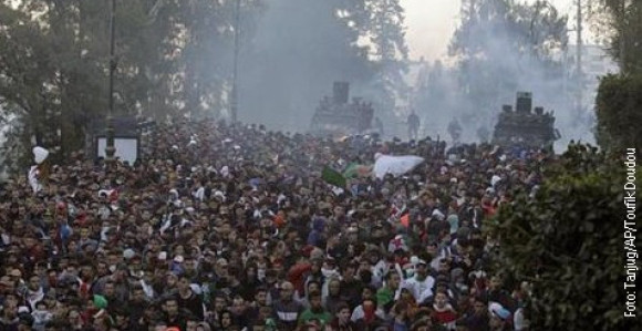 Протест Алжираца због Бутефлика