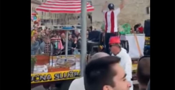 Bacani `zvezdaši`, `spaljen` Pupovac