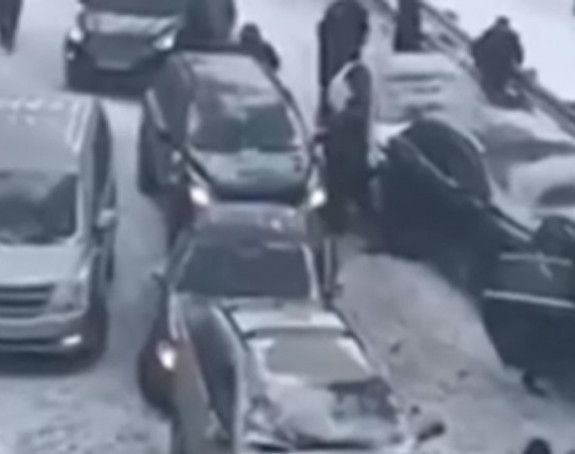 Desetine vozila u lančanom sudaru