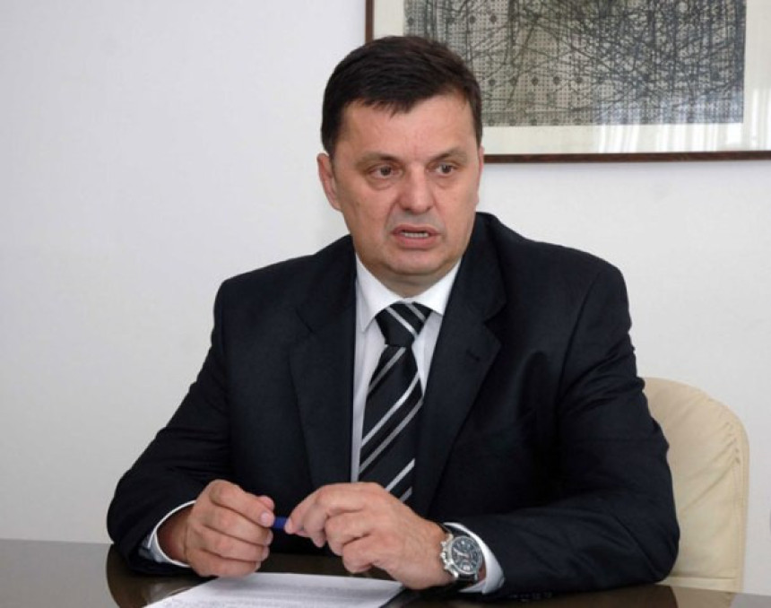 Bespotreban medijski spektakl hapšenja