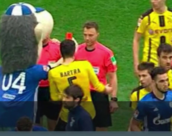 Video: Kad maskota malo više popije - koliko je lud Šalkeov Irvin!