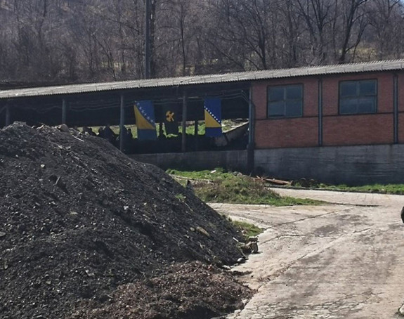 Рудари одбијају да изађу из јаме