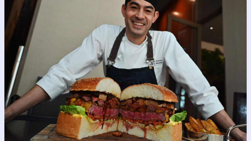 Ovaj restoran nudi "zlatni džinovski burger" 