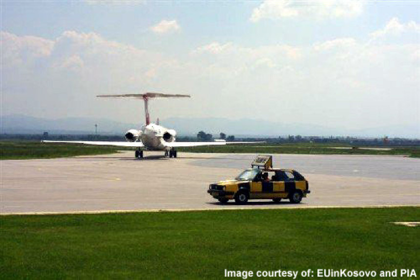 Avion iz Turske sletio van piste u Prištini