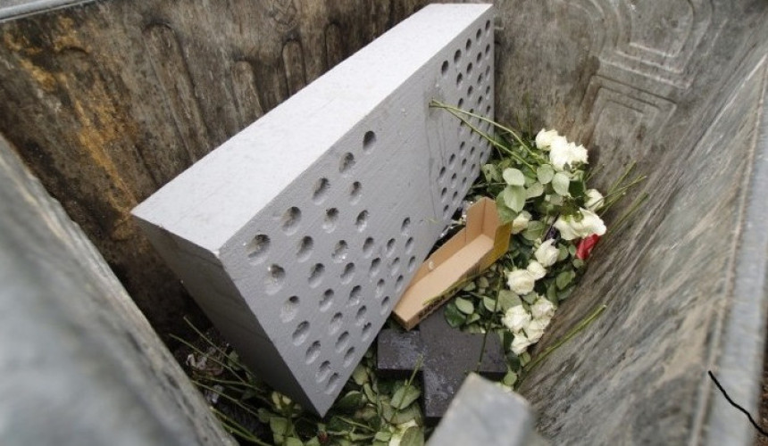 Dobrovoljačko cvijeće sarajevskog smeća