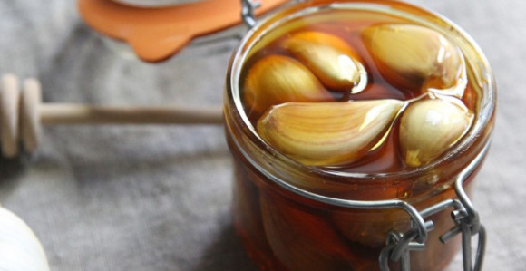 Med i beli luk, umjesto tableta, protiv glavobolje