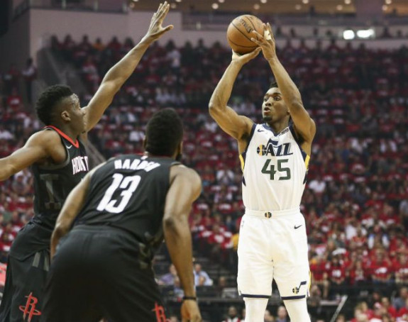 Džezeri šokirali Roketse za brejk u Teksasu!