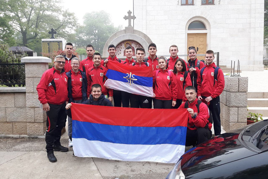 Poklonični put do manastira Ostrog