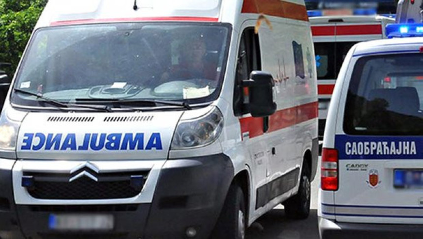 Sudar autobusa i automobila