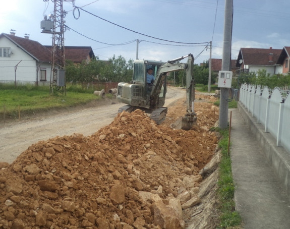 Oružane snage grade put u Malim Sitnešima