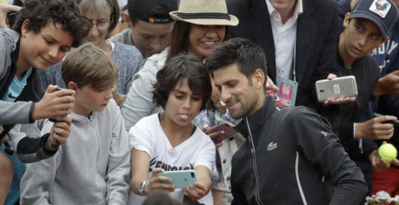 Slomljeni reket dječaku suvenir