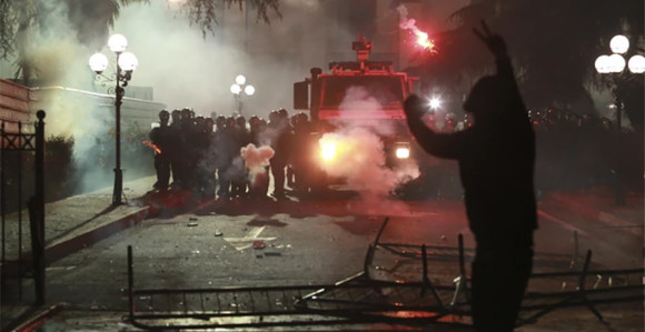 Sedam policajaca povrijeđeno