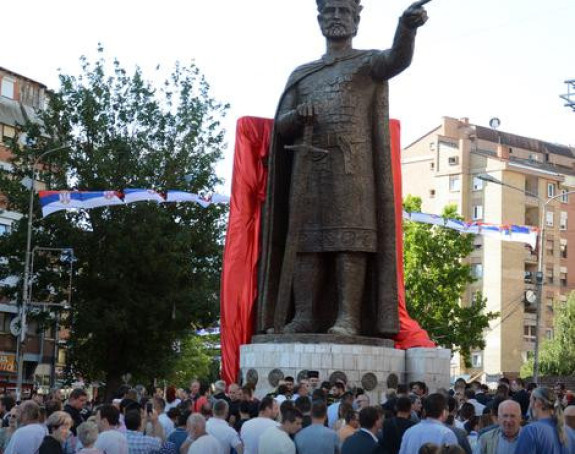 Protest Albanaca zbog spomenika knezu
