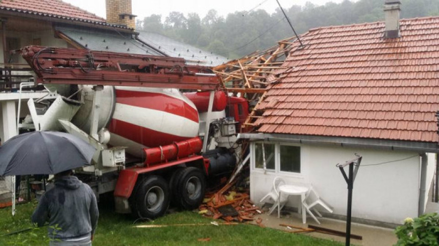 Kamion udario u kuću