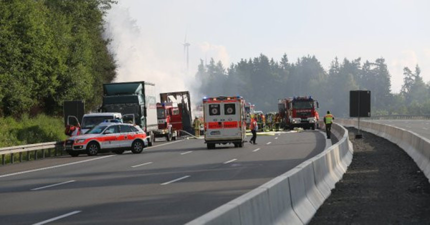 Gori autobus, ima povrijeđenih