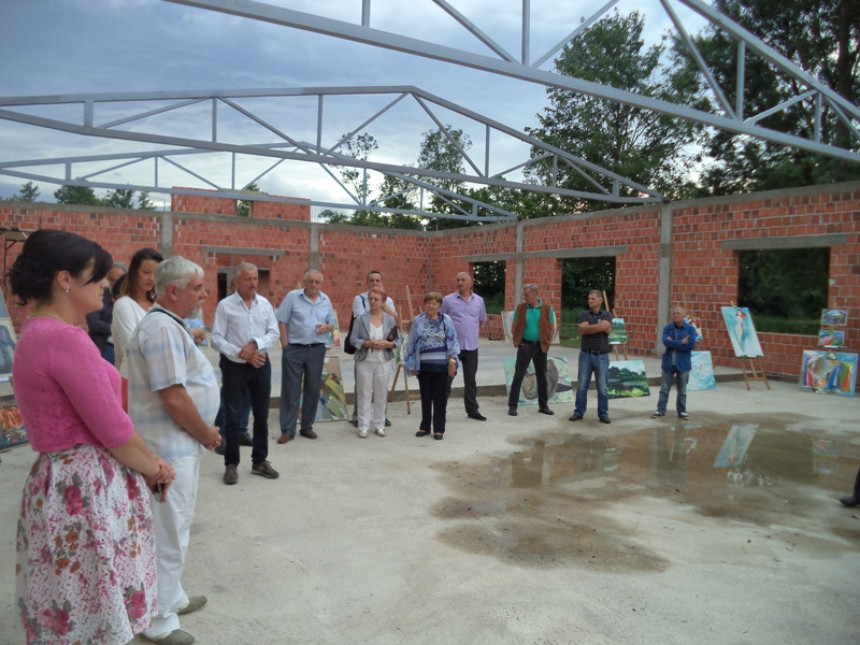 Slikari otišli, problemi ostali