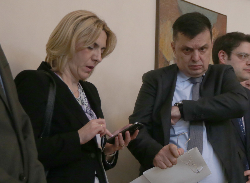 Економисти се за главу хватају!