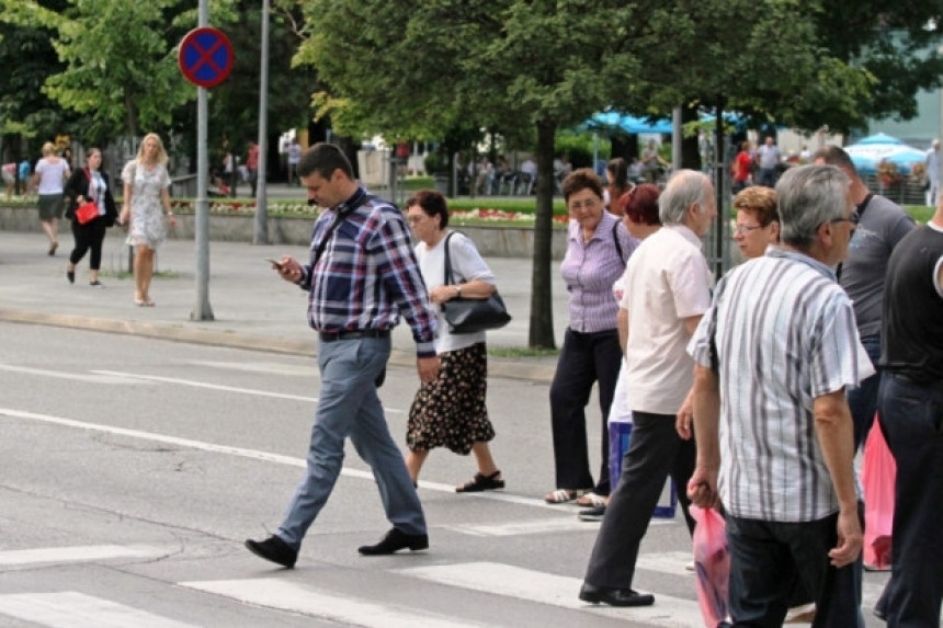 Za telefoniranje na pješačkom 40 KM!