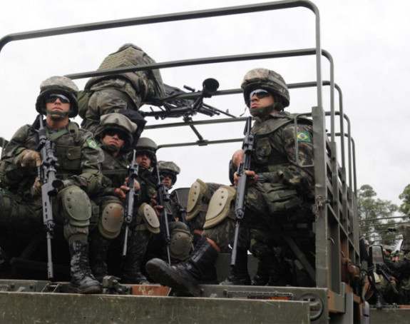 Vojska patrolira u Riju
