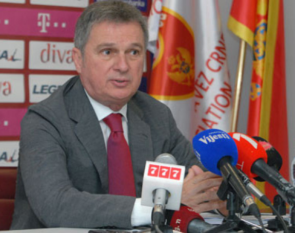 Tumbaković: Teško da mogu na dvije klupe!