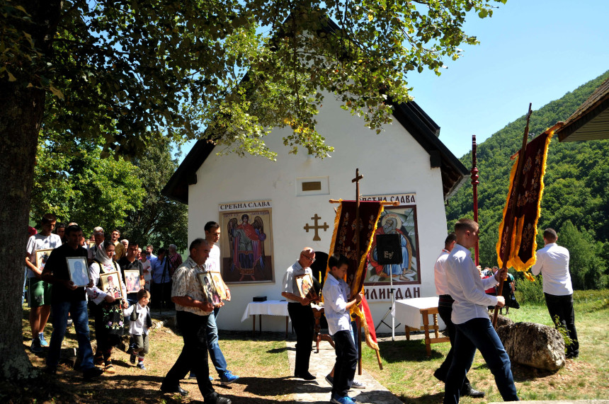 Čudesne priče o hramu u Podblaću