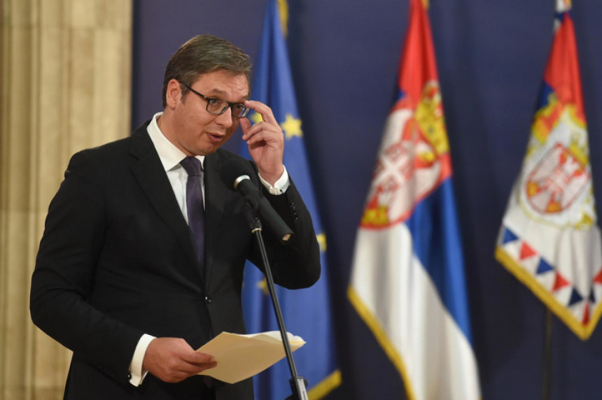 Vučić se obratio Srbima na KiM