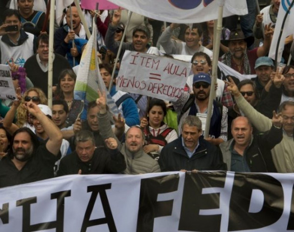 Протести због мјера штедње тресу Аргентину