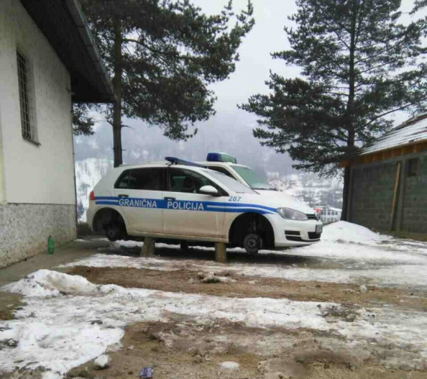 Командир осуђен због крађе гума
