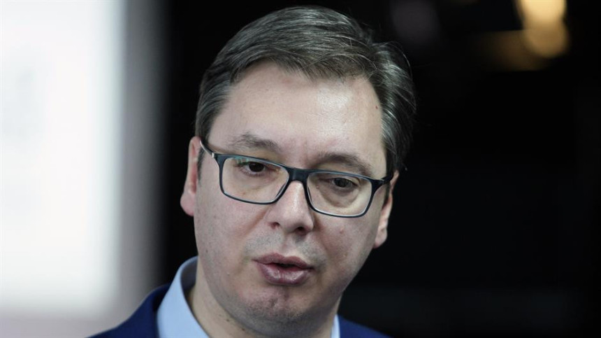 Bentlijem na auto Aleksandra Vučića