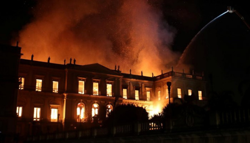Пожар "прогутао" бразилски музеј