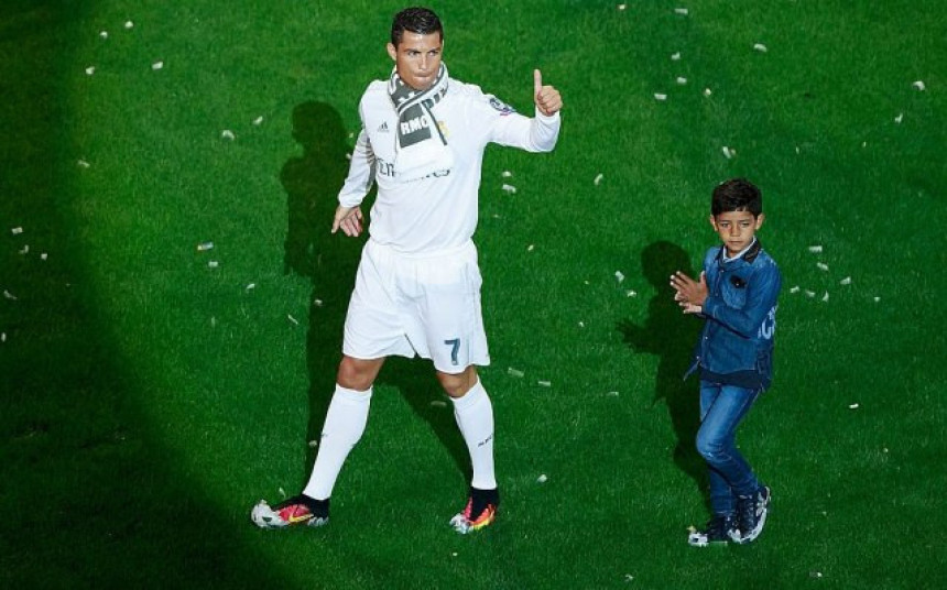 Video: Ronaldov sin oduševio na debiju za Juve!