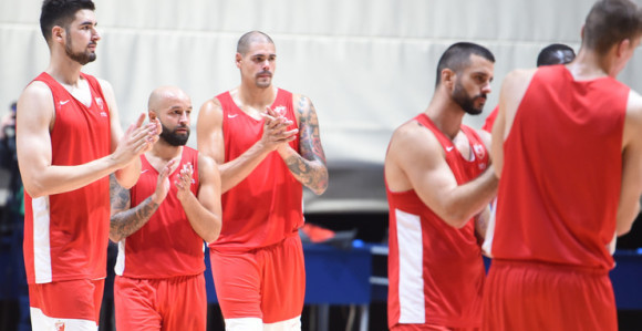 Zvezda "pregazila" Dinamik!