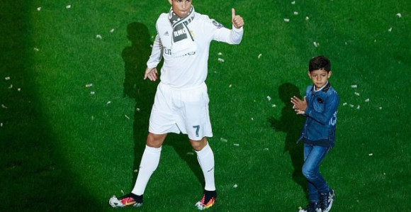 Video: Ronaldov sin oduševio na debiju za Juve!