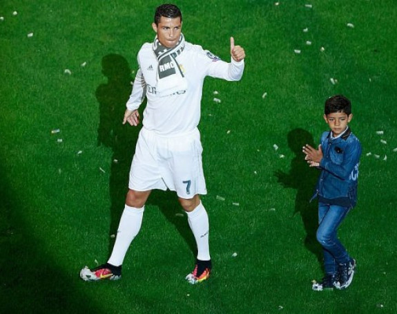 Video: Ronaldov sin oduševio na debiju za Juve!