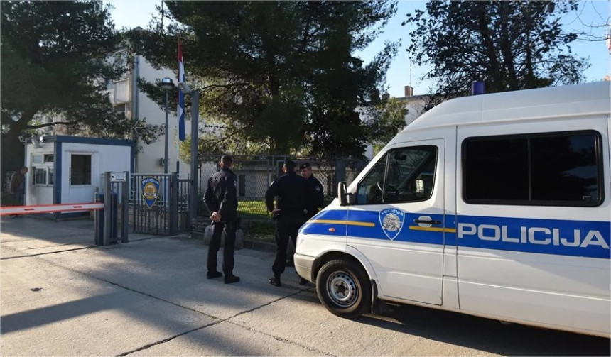 Poliicja u Zadru istražuje slučaj kamenovanja kuća